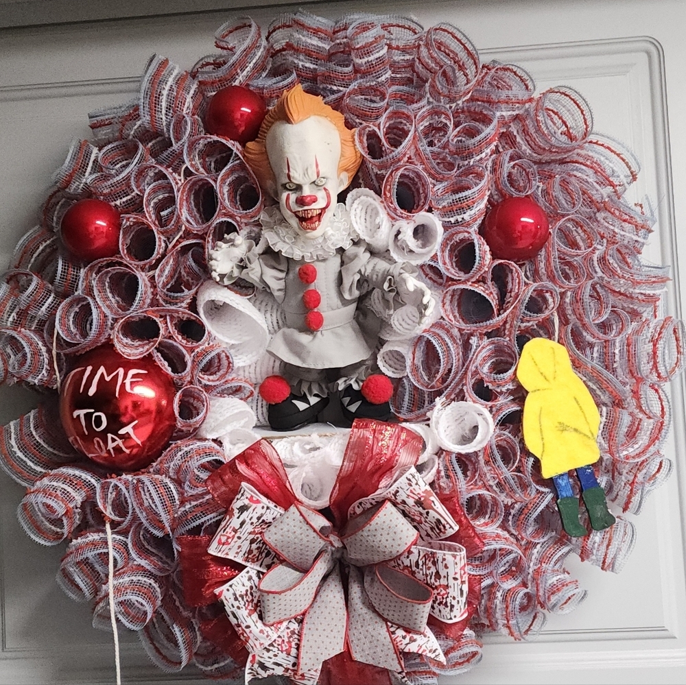Animated "IT" Pennywise WREATH. 26"
